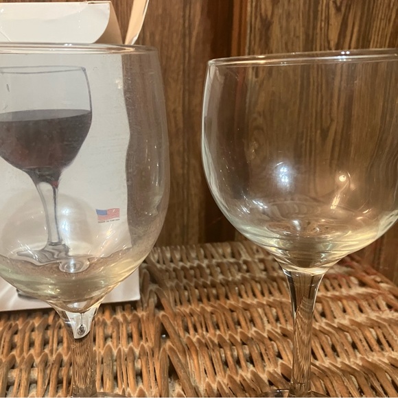 Set of Four Wine/Claret Glasses in Libbey Box - Picture 7 of 9